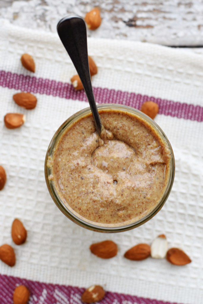 Wie kann etwas so Leckeres so gesund sein? Selbstgemachtes Mandelmus - ein himmlisch gesunder Snack