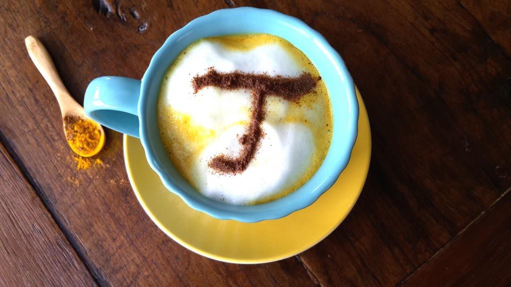 Trend Alarm! Goldene Milch oder Turmeric Latte (mit easy peasy&nbsp;Rezept)