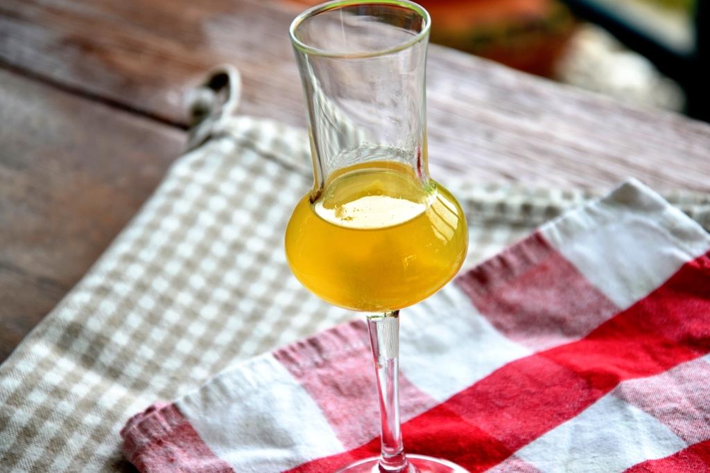 Nach dem Essen sollst Du ruhen oder einen Kanarienvogel&nbsp;trinken