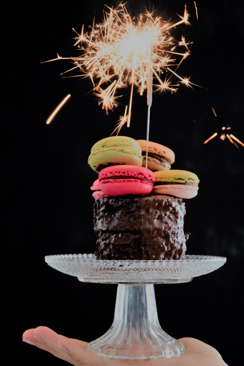 Unterfreundenblog Bloggeburtstag Blog Birthday Giveaway Gewinnspiel Macarons Cake Wunderkerze