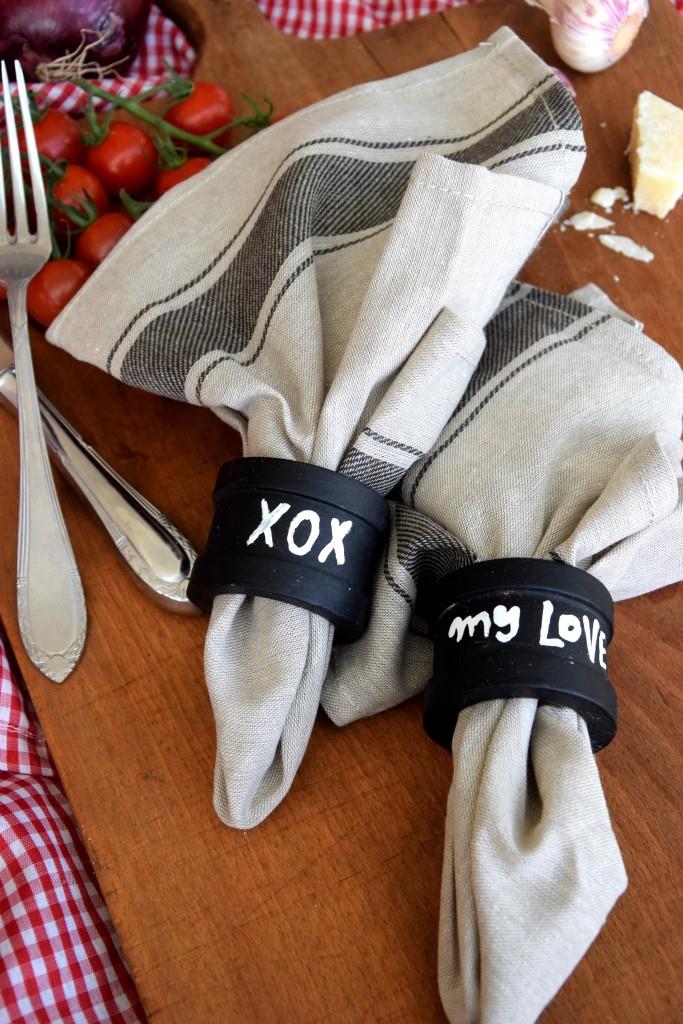 Unterfreundenblog DIY Serviettenringe Tafellack Pizza Herzform Valentinstag