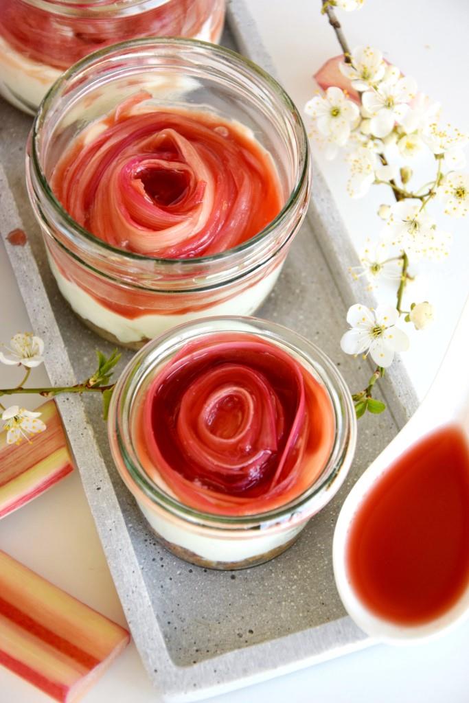 No Bake Cheesecake mit Rhabarber im Glas - Easy peasy mit Rhabarberrose - Unterfreundenblog