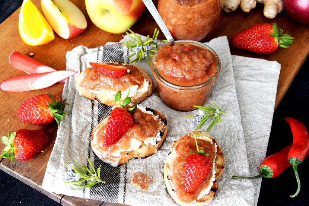 Lazy Sunday und Rhabarber-Apfel-Chutney {Rezept}