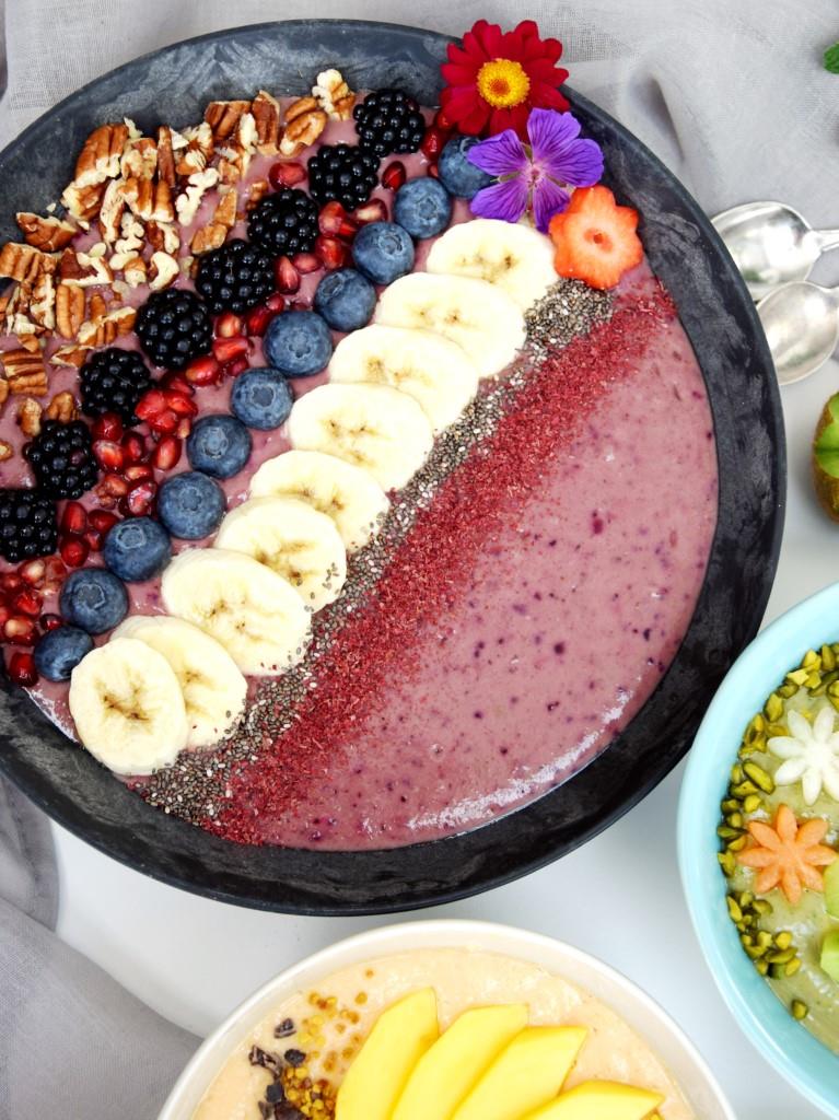 Regenbogen Smoothie Bowls - Unterfreundenblog / Red Berry Bowl / Alice im Wunderland: Teaparty reloaded