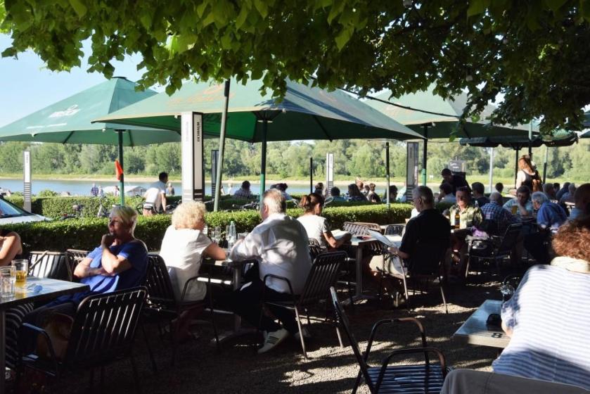 Restaurants und Biergärten am Wasser, am Rhein mit Rheinblick - Alter Hammer Speyer, Biergarten - Unterfreundenblog