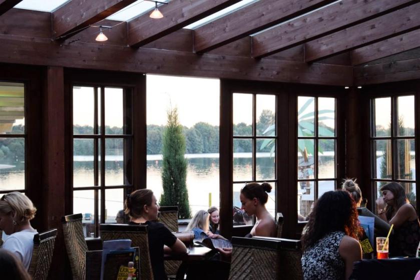 Restaurant und Biergarten mit Wasserblick am See - Delano Weinheim Waidsee - Unterfreundenblog