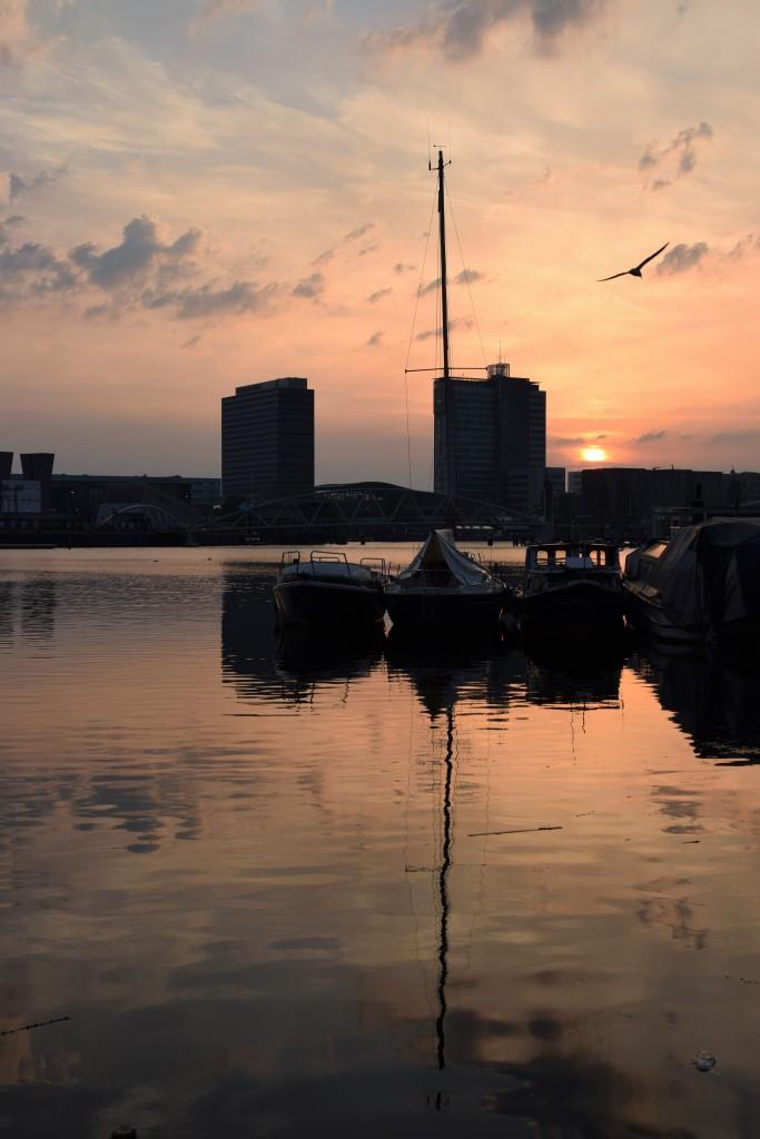 Ahoi Amsterdam - Blaue Stunde auf dem Hausboot - Unterfreundenblog