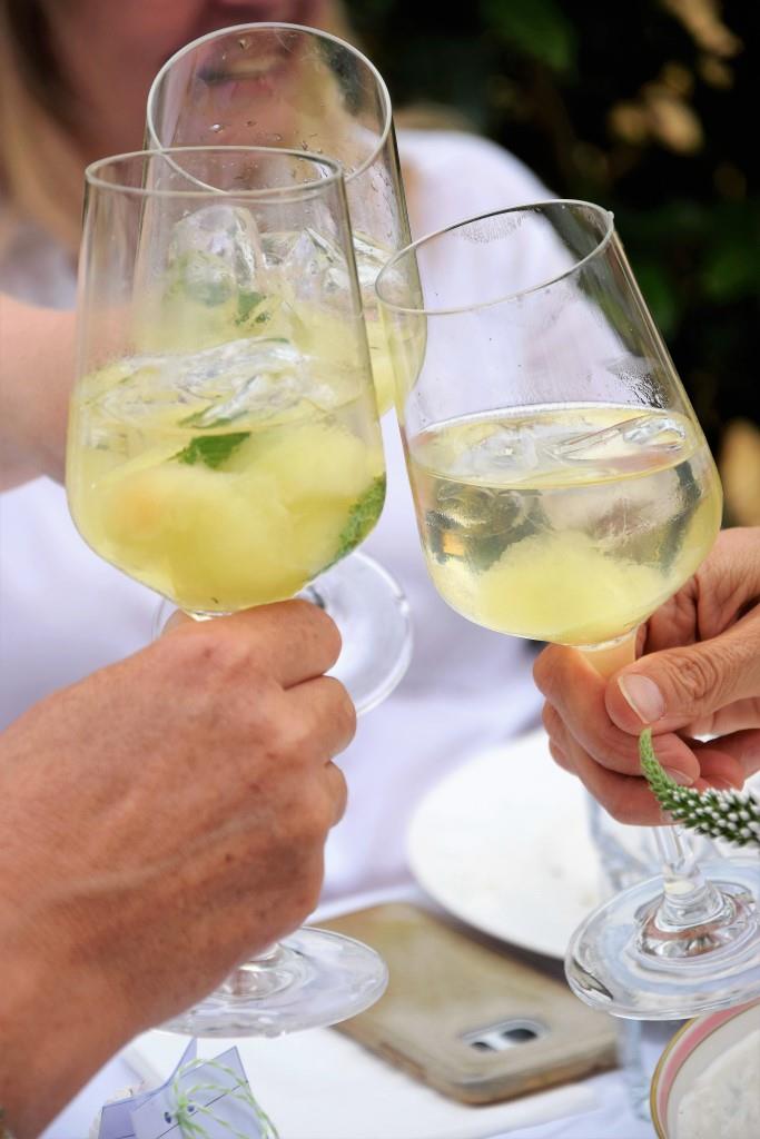 Geeiste Melonenbowle - mein Getränk zum White Dinner / Diner en blanc - Unterfreundenblog