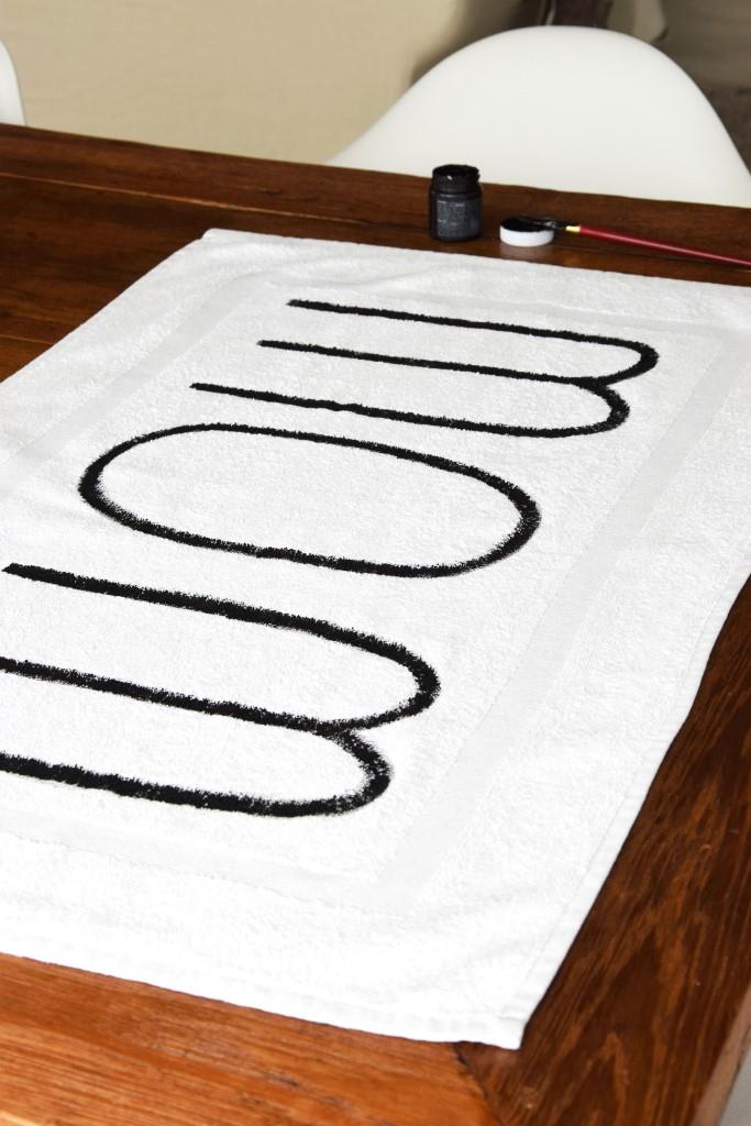 Jetzt mit mehr Farbe die Buchstaben nachzeichnen - Voila und fertig!