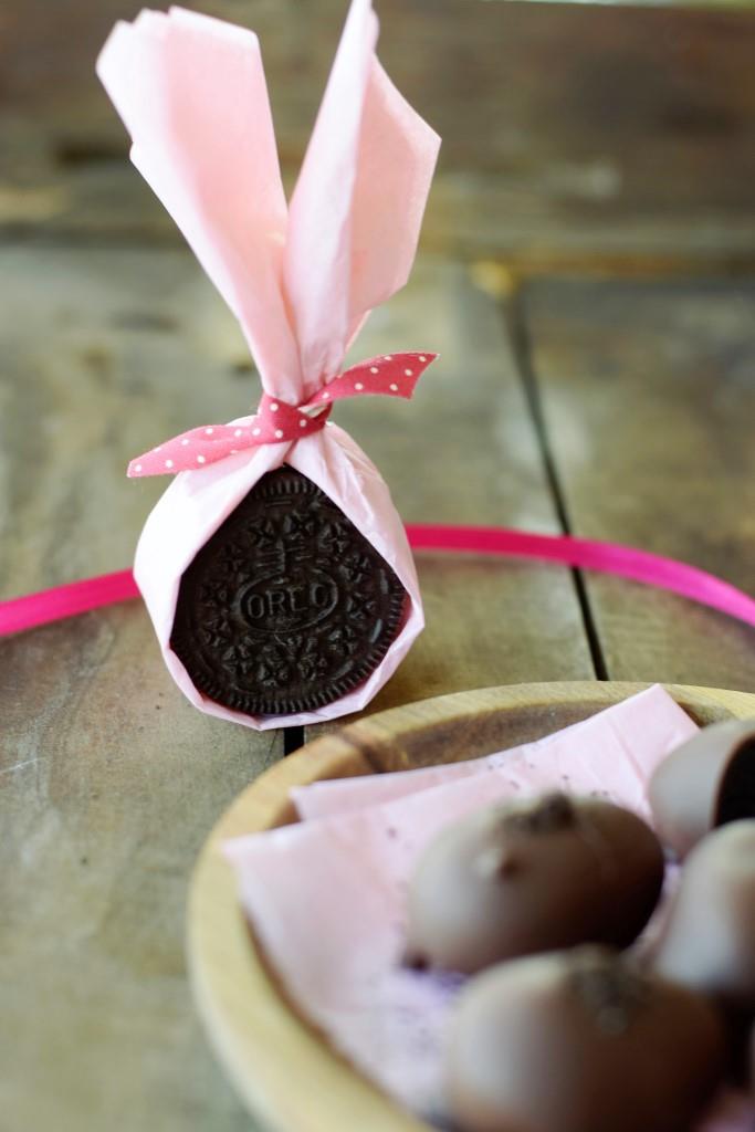 Der OREO-Osterhase auf dem Weg zu den OREO Ostereiern aus 3 Zutaten