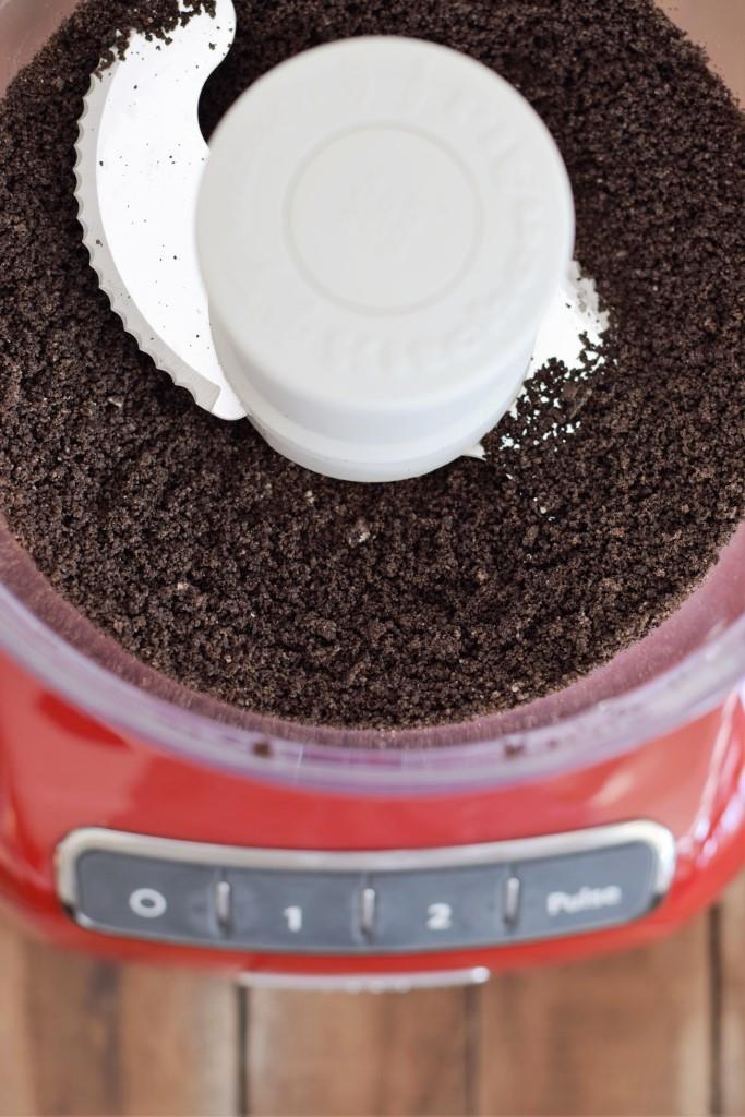 Schritt für Schritt-Anleitung: Oreo Kekse zu schwarzem Keksmehl mahlen