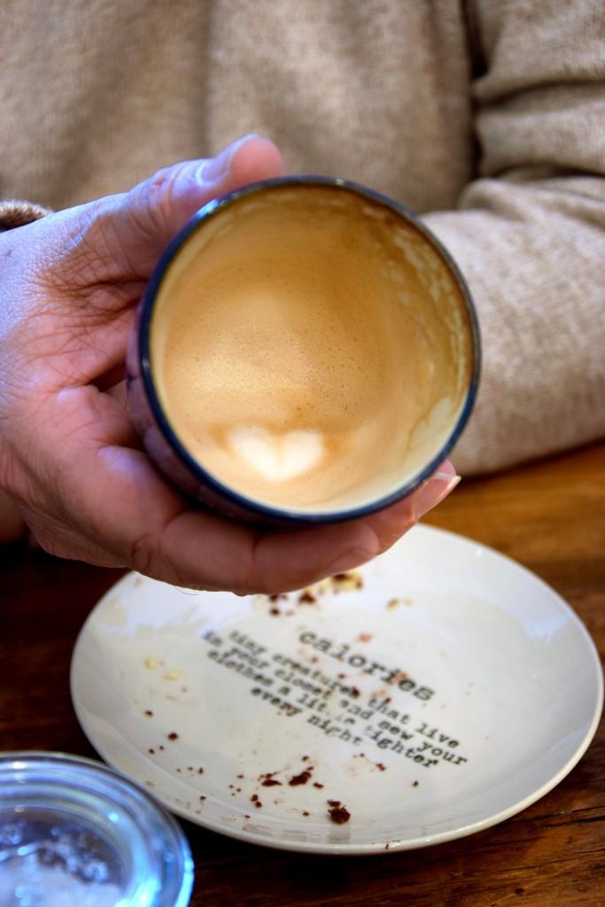 Cappuccino mit ganz viel Herz - lekker Süßkram in Zeeland, Holland