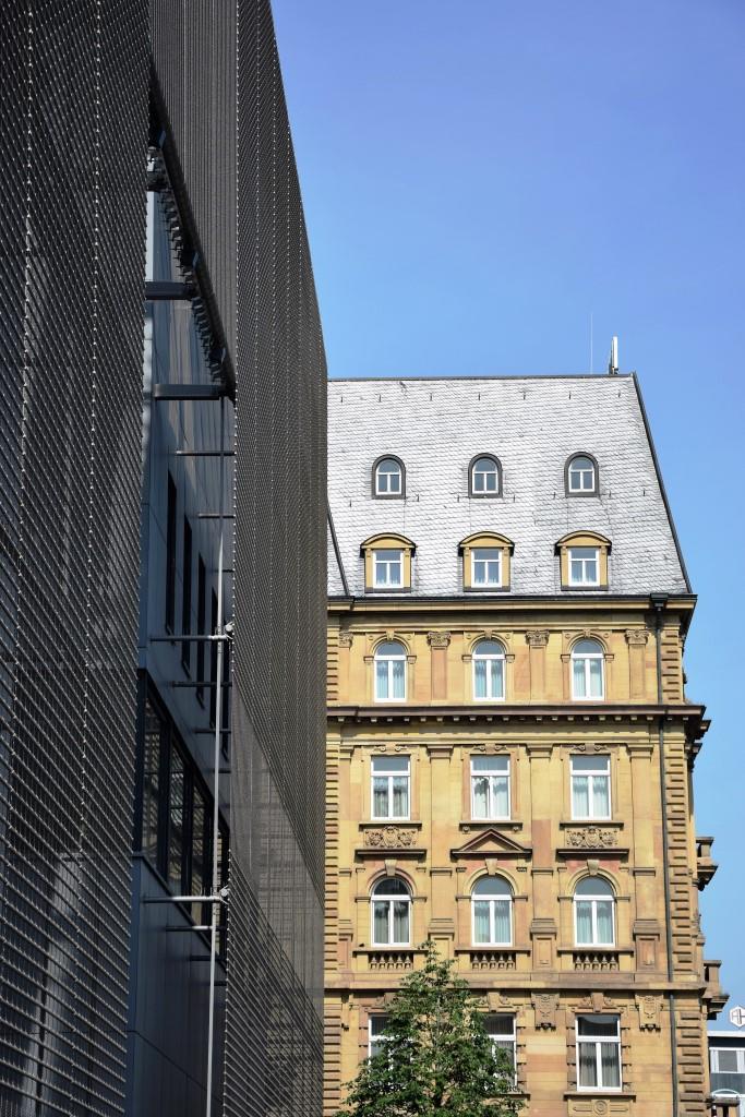 Alt neben neu! Die Fassaden der neuen Kunsthalle Mannheim neben dem traditionellen Maritim Hotel Mannheim