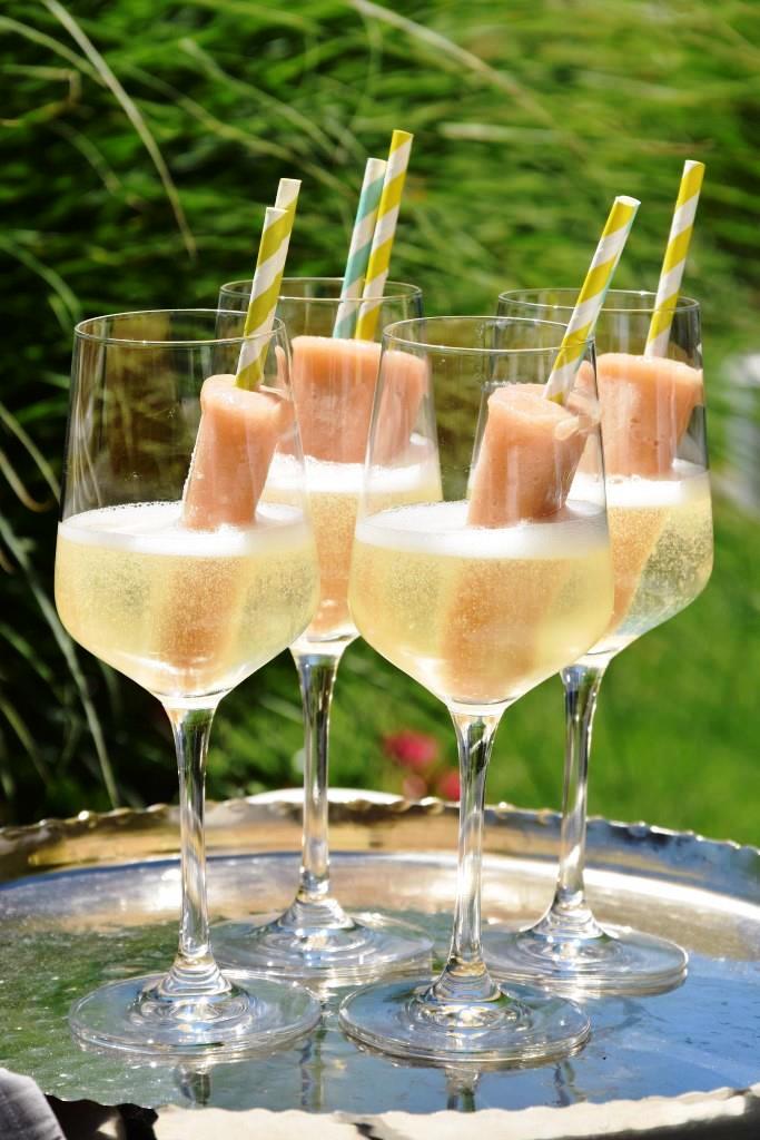 So schmeckt der Sommer - nach Pfirsich-Popsicles in Prosecco
