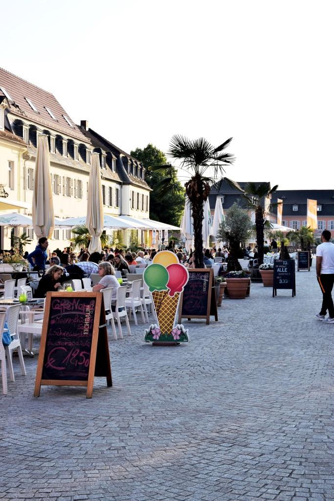 Das Ziel unserer Radtour - der schöne Schlossplatz in der Spargelstadt Schwetzingen