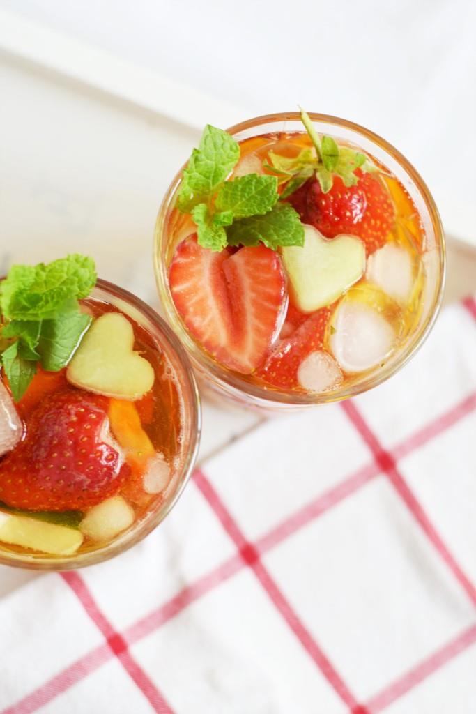 Cheers! Auf Harry & Meghan und happily ever after!