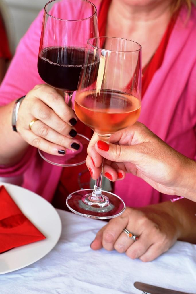 Cheers! Auf einen coolen Sommer!