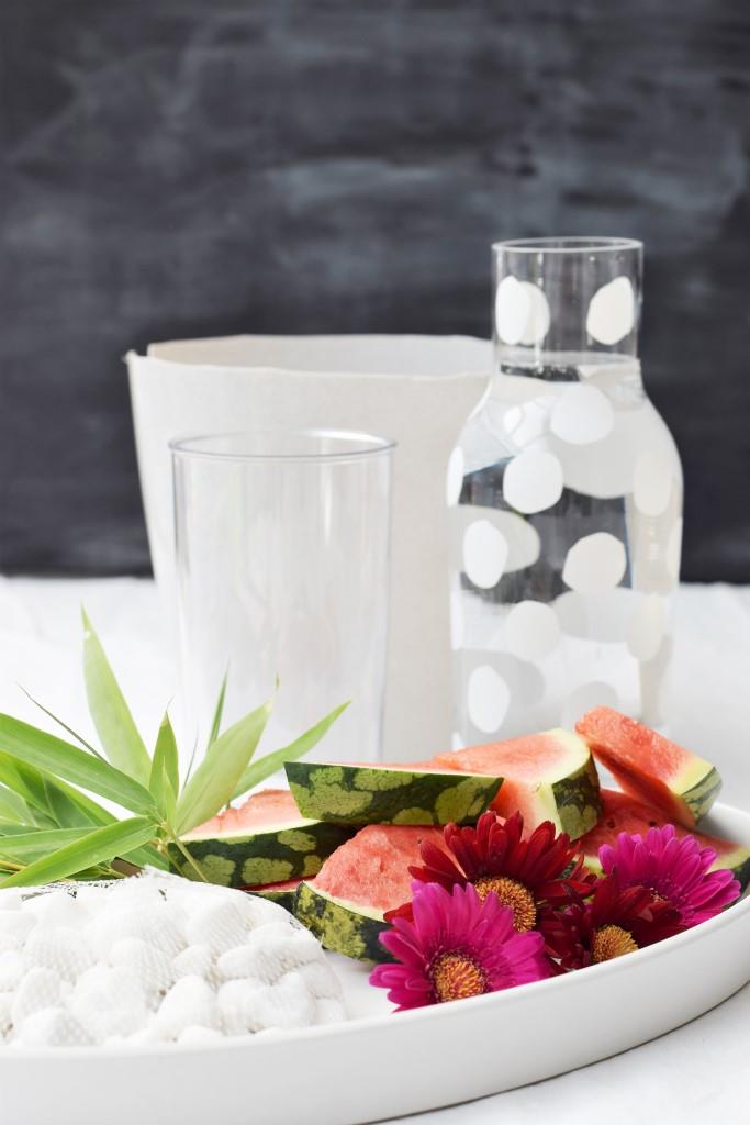 Die Zutaten für den selbstgemachten Weinkühler aus Eis 