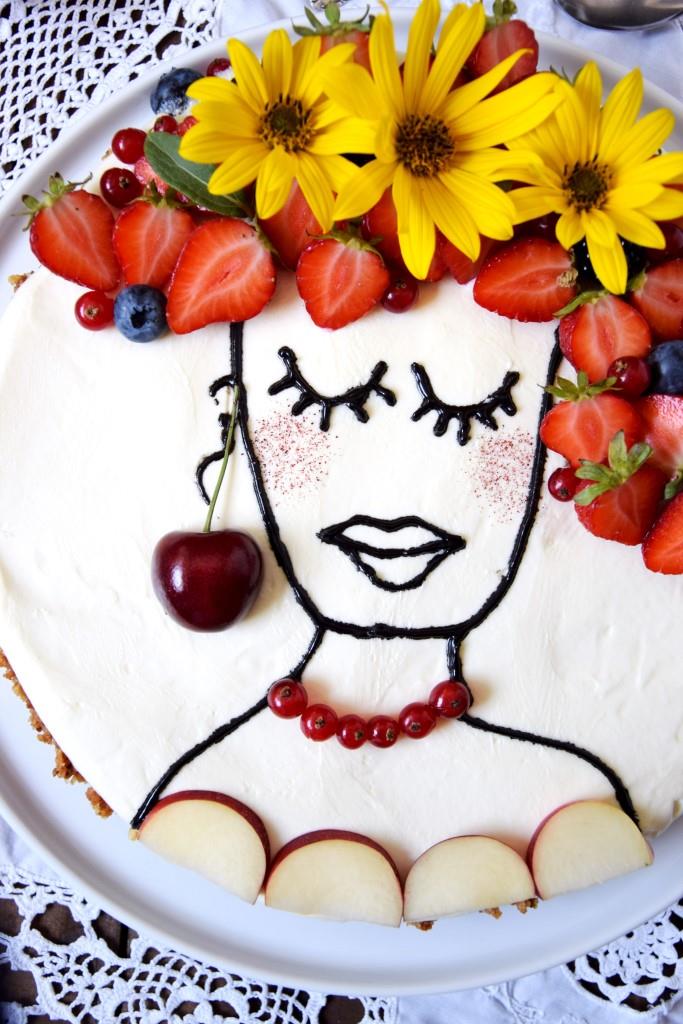 Instagram-Trend "Face-Cake" - als süßes Flower-Power-Girl auf einem No-Bake-Cheesecake