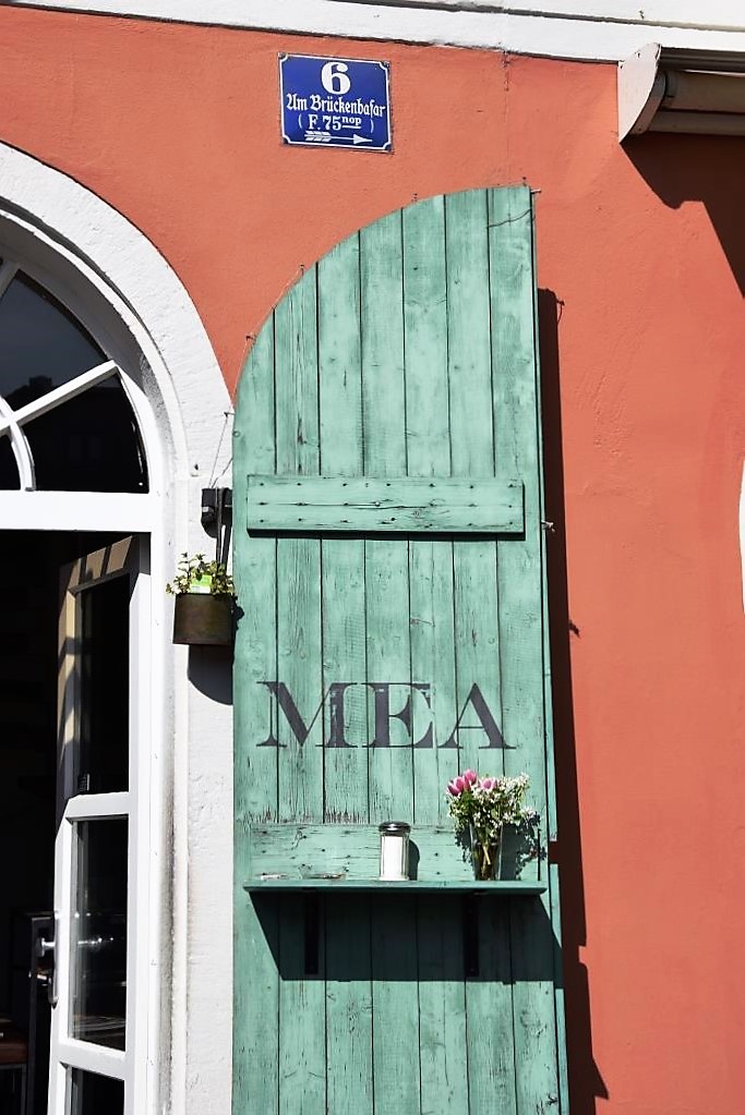 Lieblingsplatz vieler Regensburger - die kleine Café Bar MEA