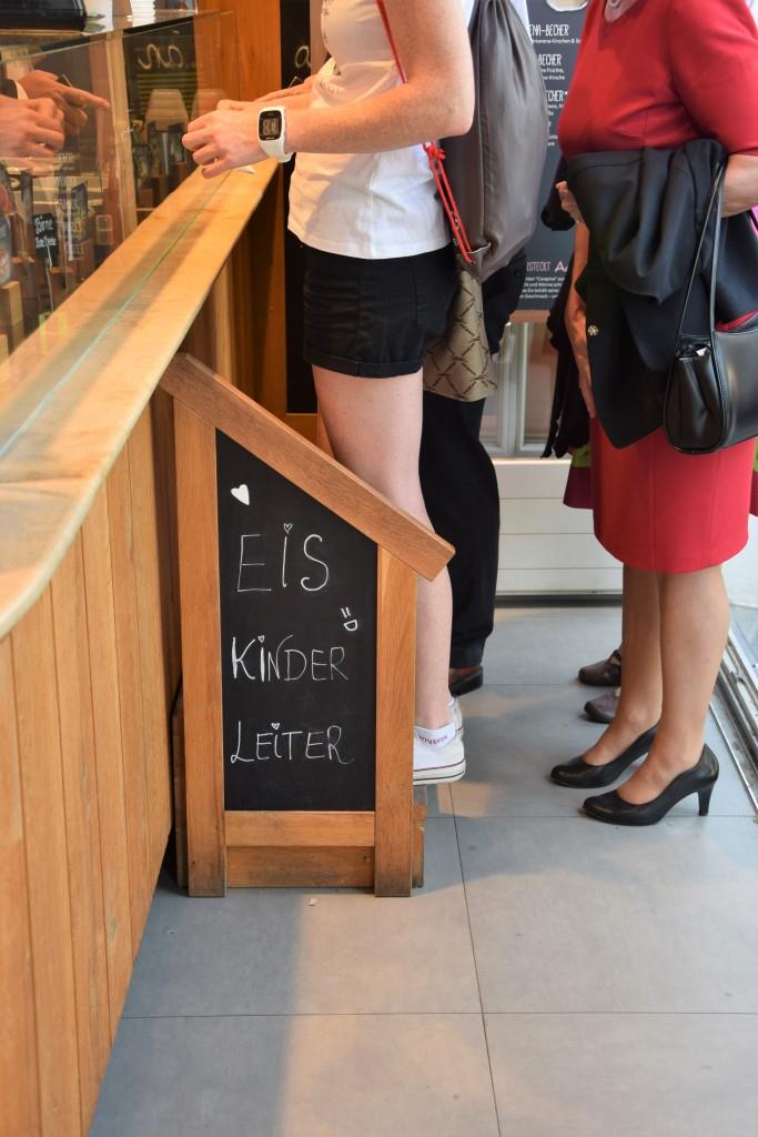 Wie süß! Die Eis-Kinder-Leiter im Eiscafé Aamu in Regensburg
