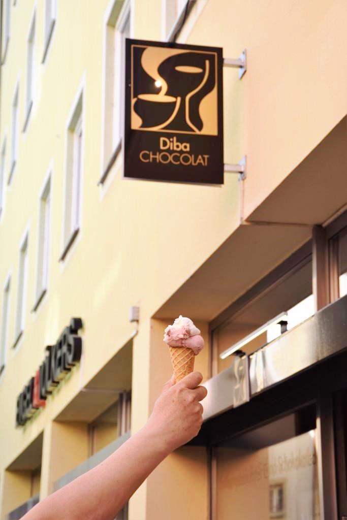Daumen (und Eis!) hoch für das Diba Chocolat in Regensburg
