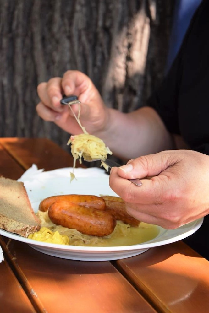 Bayerische Schmankerl im Biergarten - der Spitalgarten Regensburg