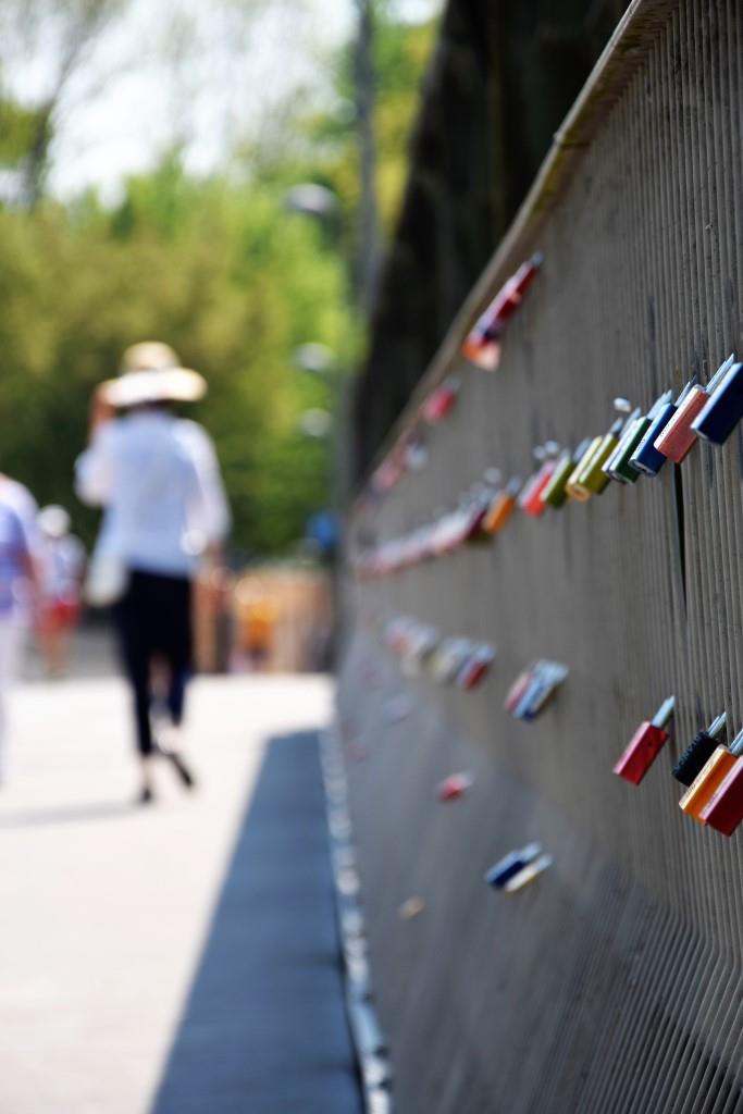 Endless Love - Liebesschlösser an einer Brücke in Regensburg