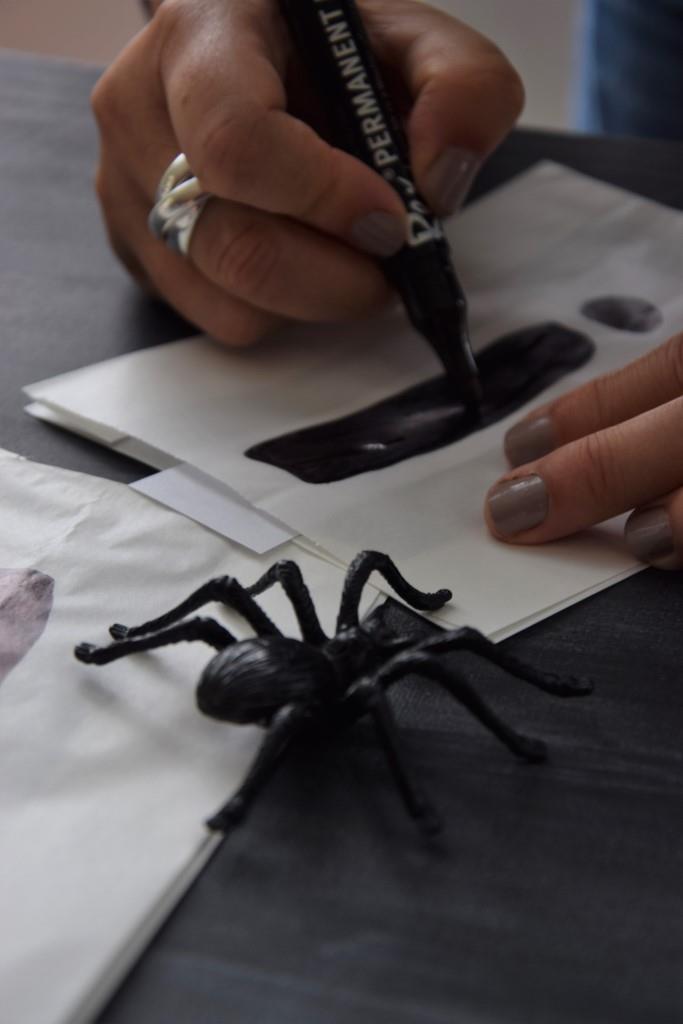 Windlichter aus Brottüten - diese Halloween Deko ist in 5 Minuten selbstgemacht