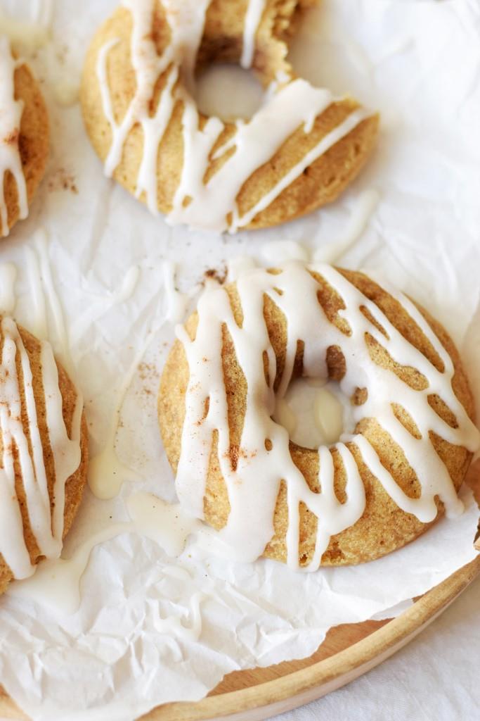 Es geht rund in diesem Herbst mit saftigen Kürbis-Donuts aus dem Ofen