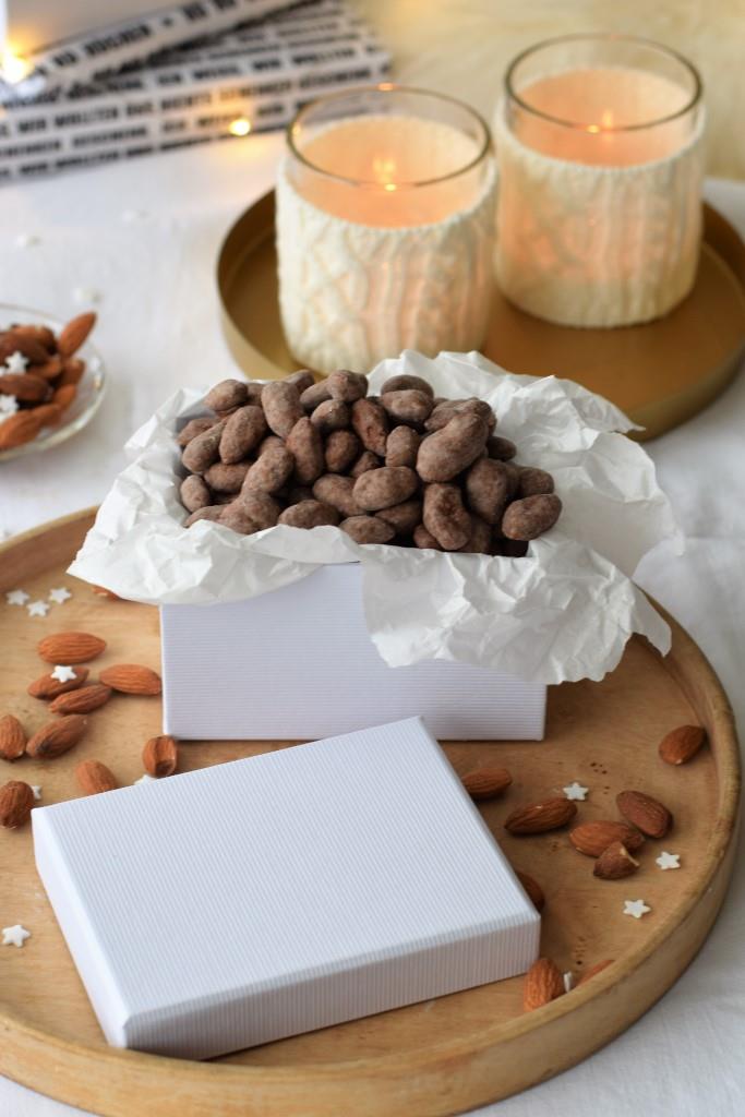 Einfaches Rezept für selbstgemachte Weihnachtsmandeln, auch bekannt als Rentier-Köttel