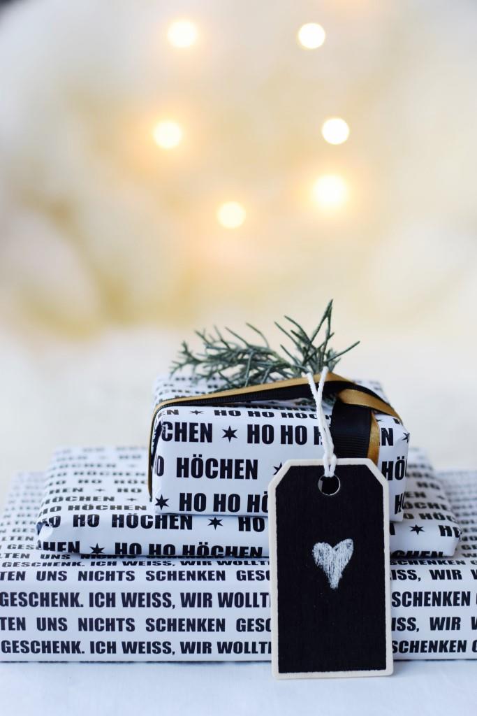 Geschenkpapier schwarz weiss zum selbst Ausdrucken Freebie Printable - Unterfreunden Blog 