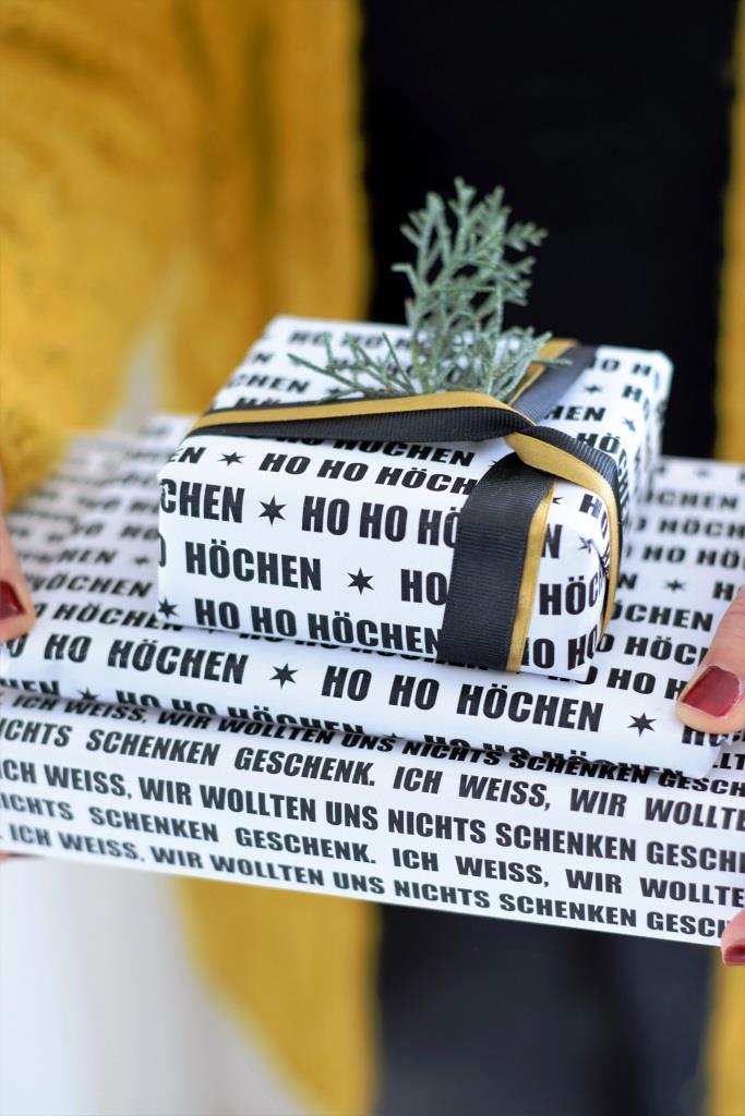 Geschenkpapier Weihnachten schwarz weiß ausdrucken Freebie Printable