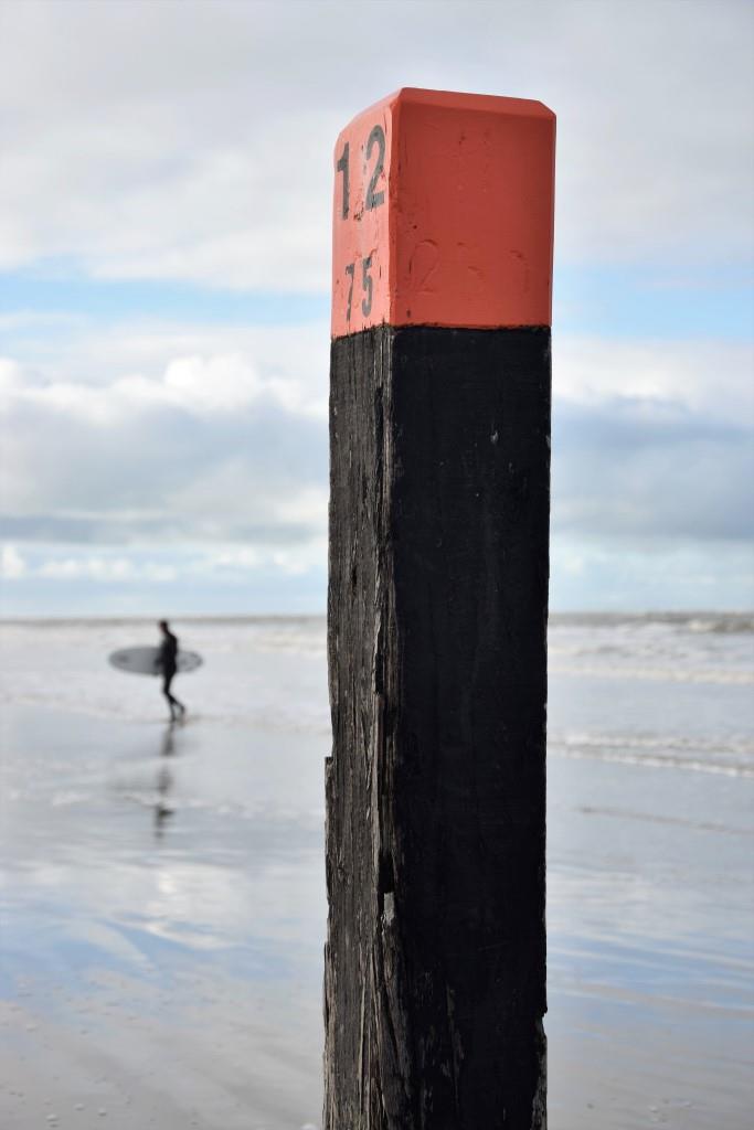 Brrrrrr! Surfer im Winter in Zeeland