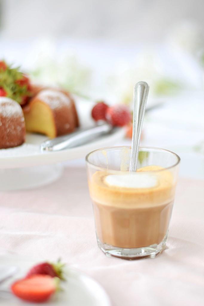 Kuchen Milchkaffee Erdbeeren