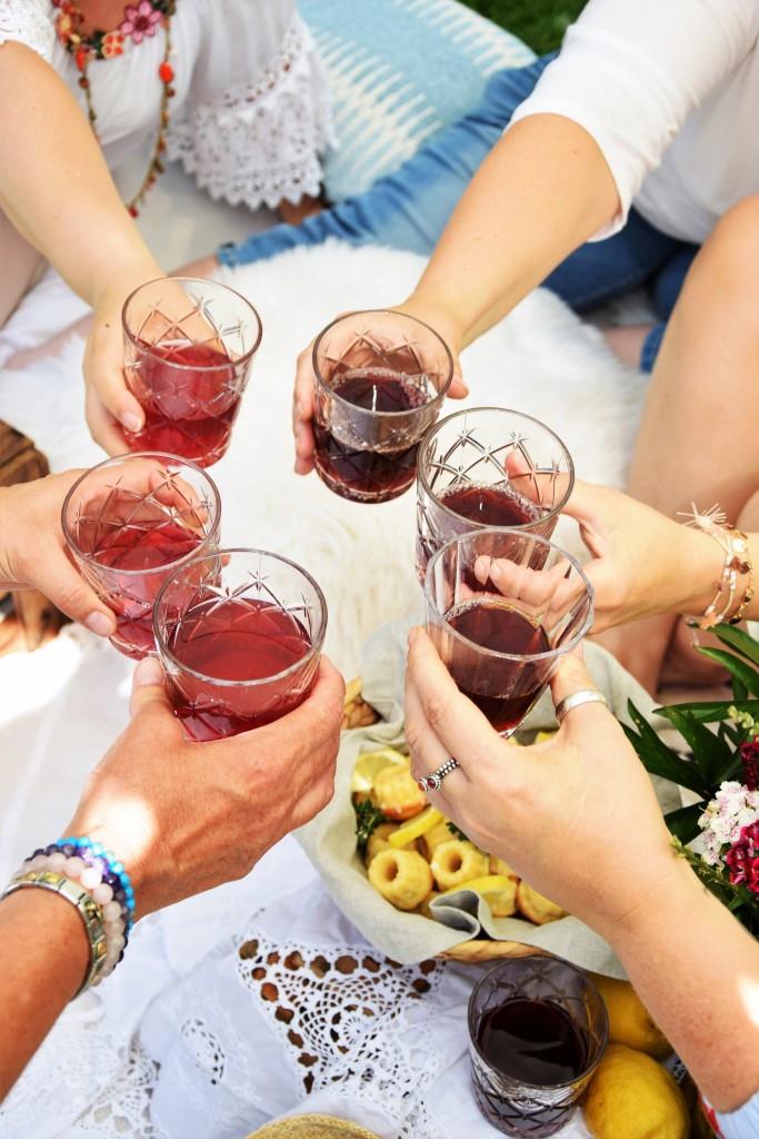 Cheers Sommer Picknick