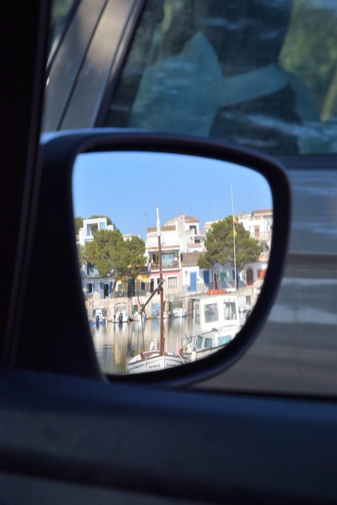 Portocolom im Rückspiegel Auto