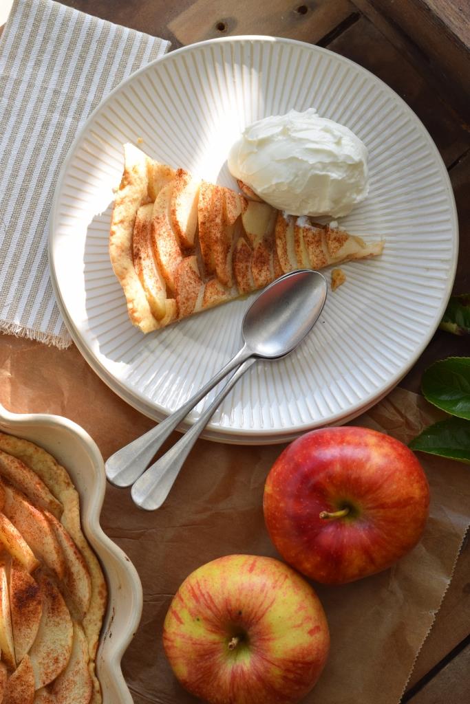 Apfelkuchen a la mode mit Eis