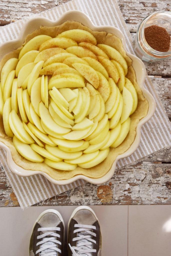 Apfeltarte Flatlay Schuhe