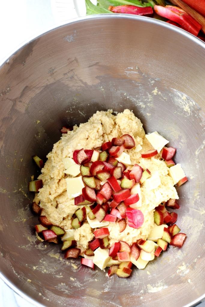 Rührschüssel Cookieteig Rhabarber Schokolade