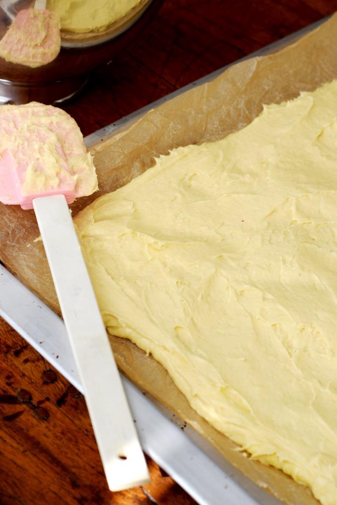 Biskuit Rührteig aufstreichen