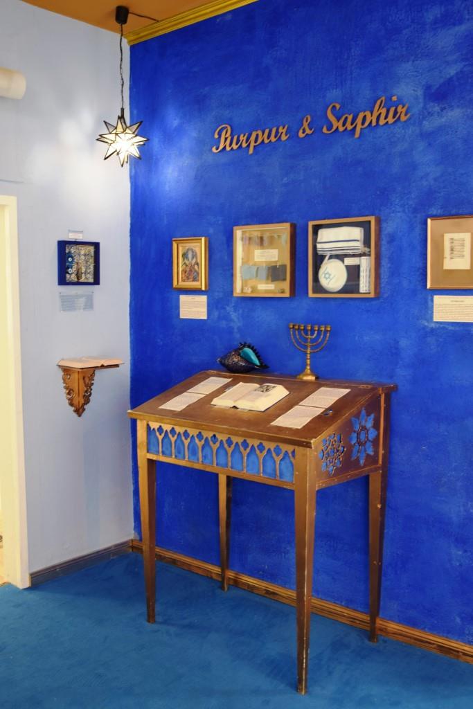 Purpur Saphir Blau Museum
