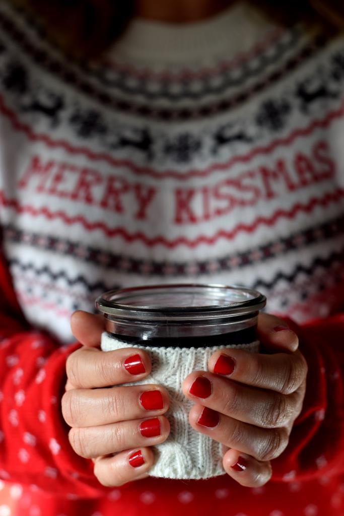Christmas Sweater Hände Glühwein