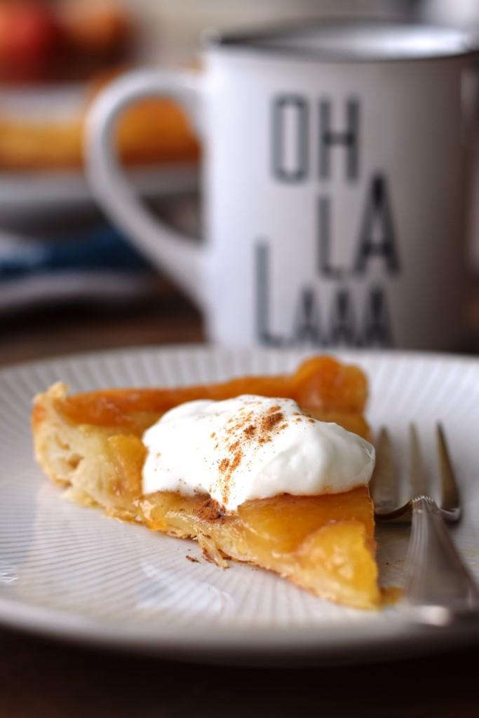Oh la la! Tarte Tatin mit Sahne und Zimt