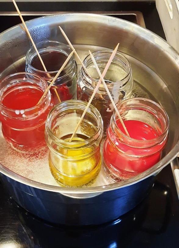 Kerzenwachs im Wasserbad