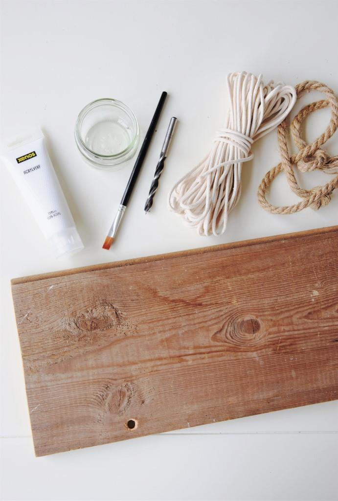 DIY und Upcycling: Aus einem alten Holzrest wird ein schickes Dekoschild im Beachhouse-Look