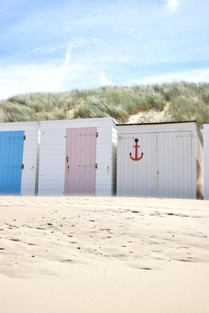 Zeeland Strandhütten in Pastellfarben