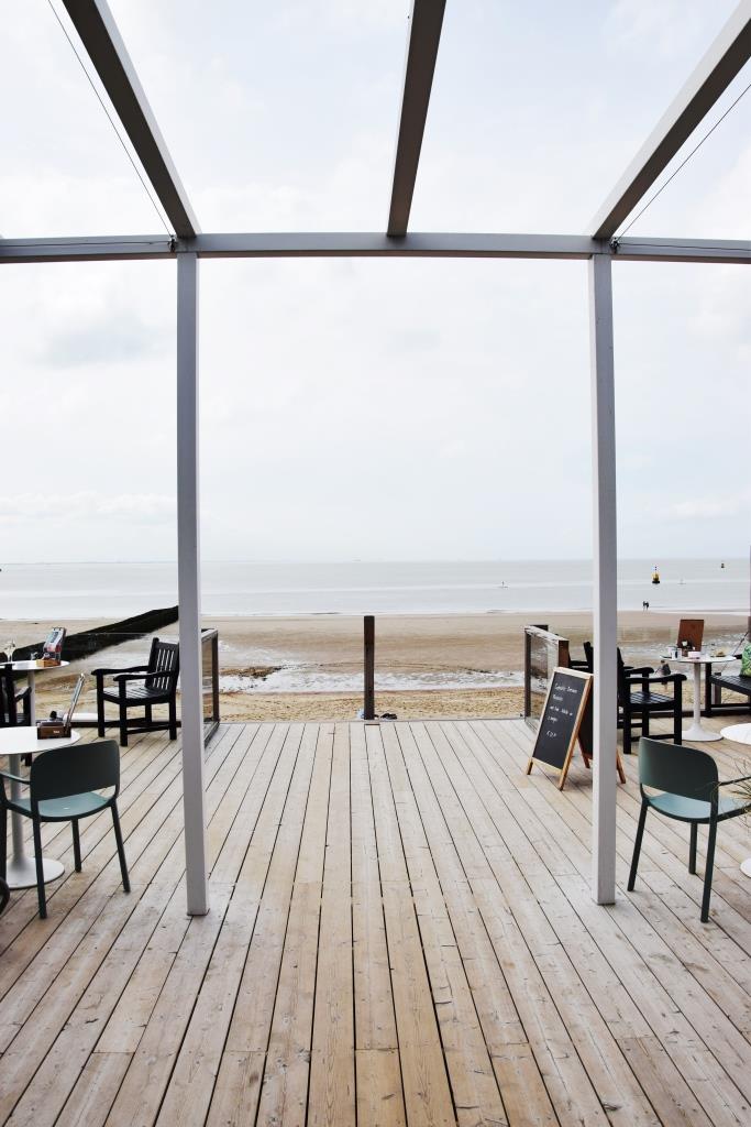 Blick aufs Meer von der Terrasse des Strandrestaurants Vloed zwischen Vlissingen und Dishoek