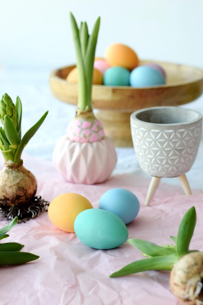 Bunte Ostereier plus Hyazinthen = Frühlingsdeko!