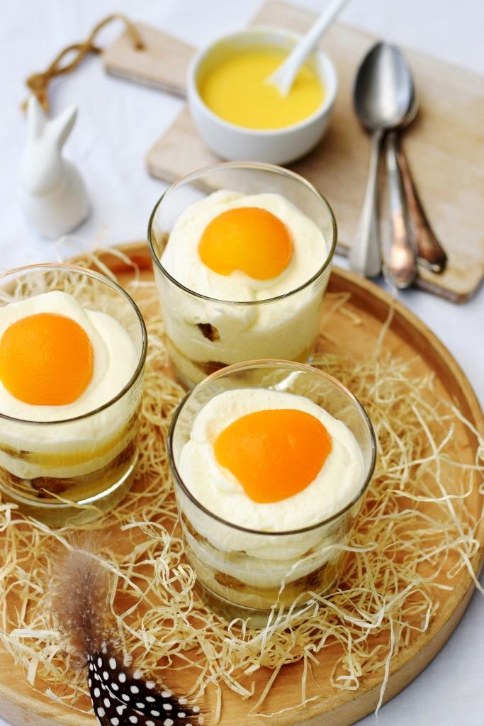 Eierlikör Tiramisu im Glas - schnell und einfach - zu Ostern im Spiegelei-Look